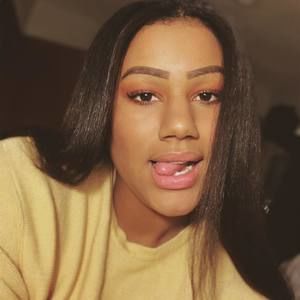 Meet your Posher, Michaela